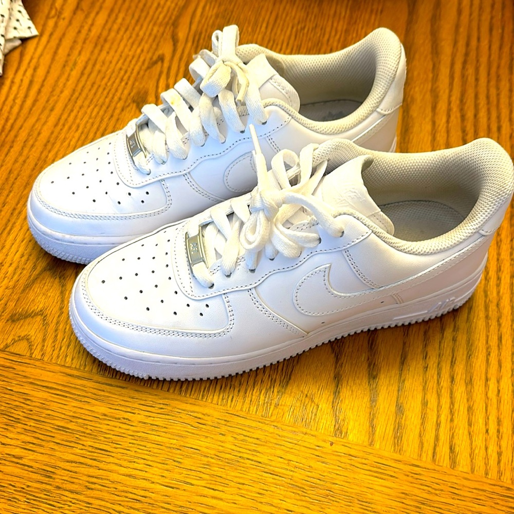 Nike Air Force 1 size women’s 7.5. Only worn twice.